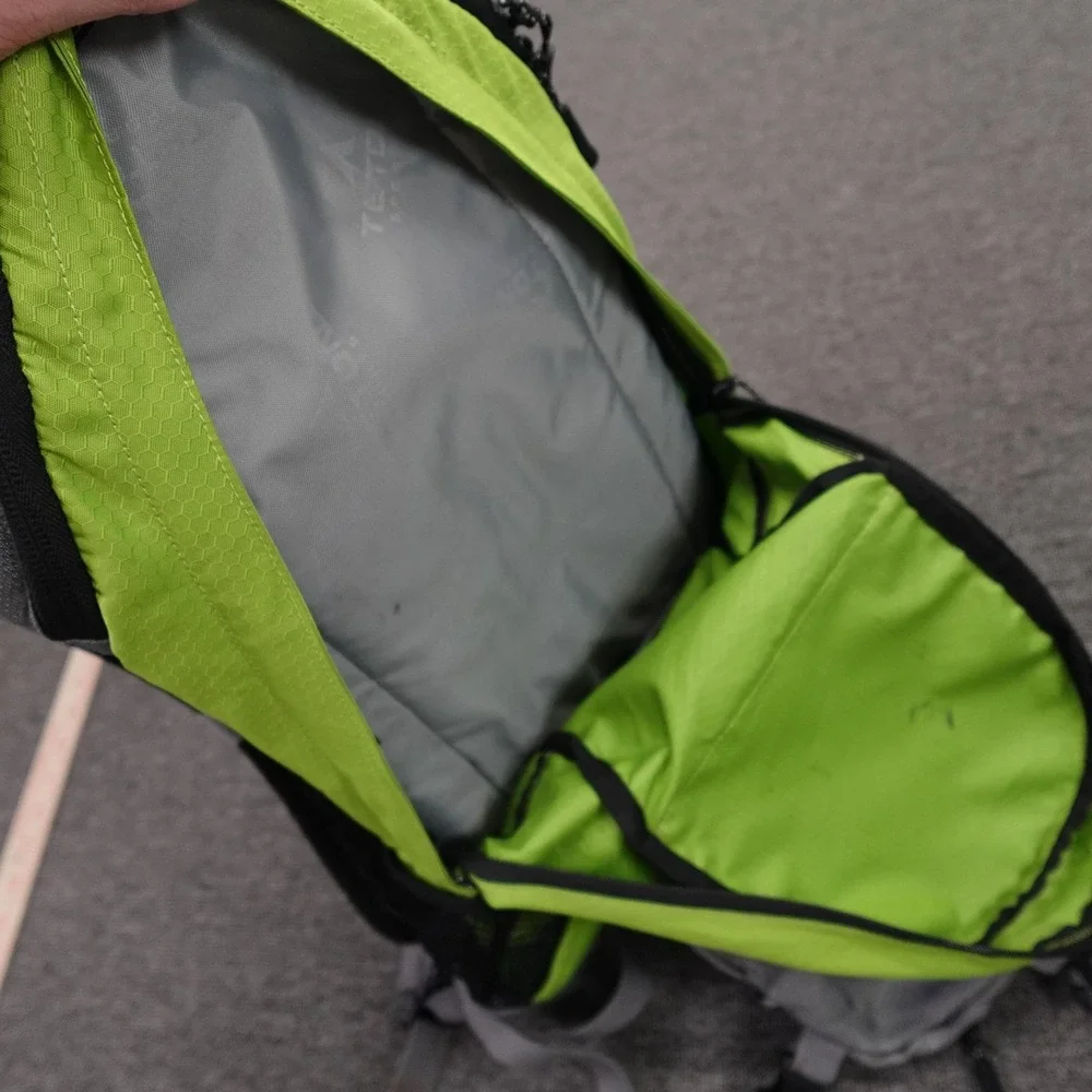 TETON Sports Hydration Backpack Mens One Size Green Raincover Hiking Pack Trail